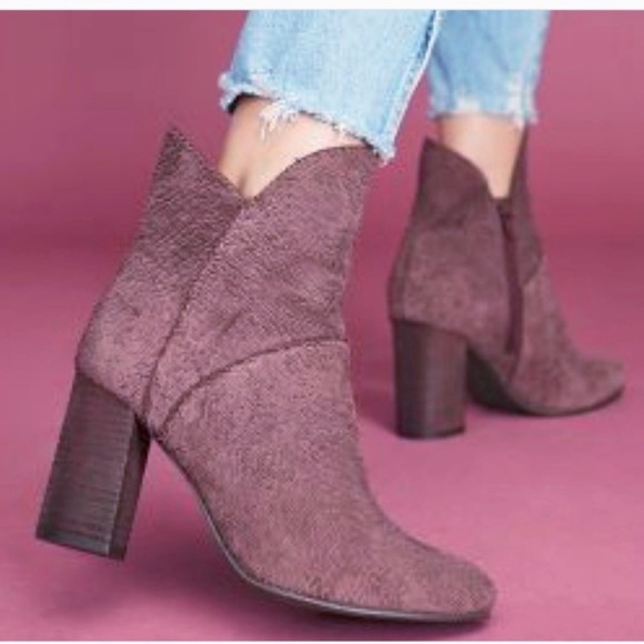 Anthropologie Shoes - Anthropologie Seychelles Prop Textured Booties 7.5
